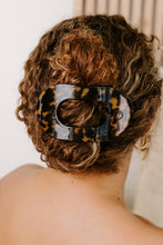 Load image into Gallery viewer, TELETIES - Round Flat Hair Clip | Large | Tortoise