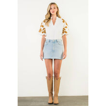 Load image into Gallery viewer, THML - Embroidered Chenille Floral Puff Sleeve Top