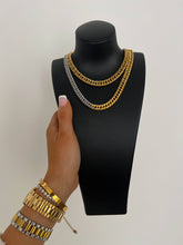 Load image into Gallery viewer, Chansuttpearls - THE CHUNKY SHINY NECKLACE